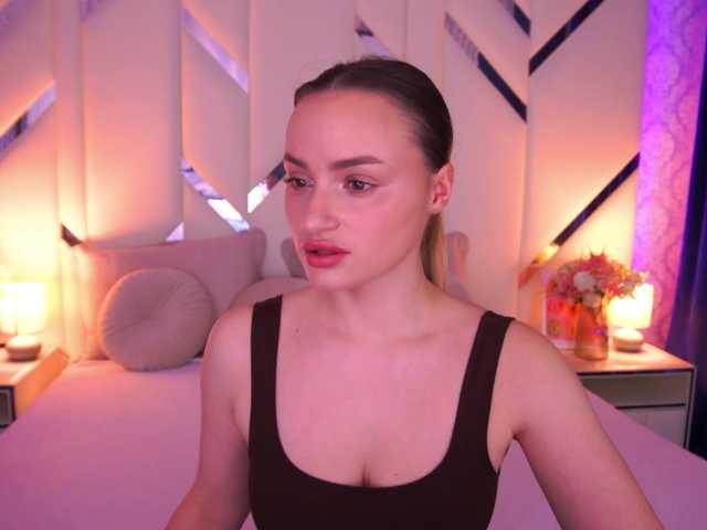 FloraGreys's BongaCams show and profile