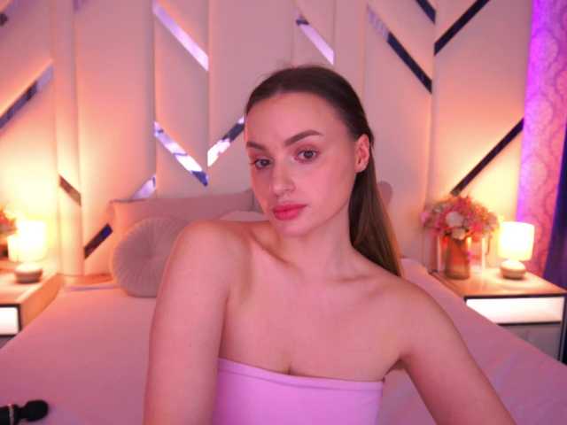 FloraGreys's BongaCams show and profile