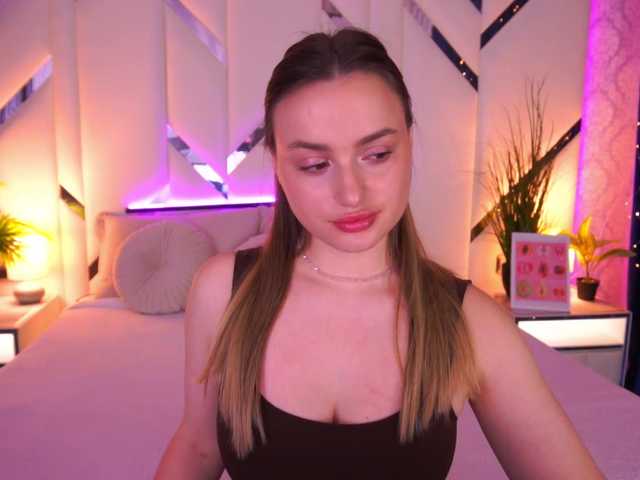 FloraGreys's BongaCams show and profile