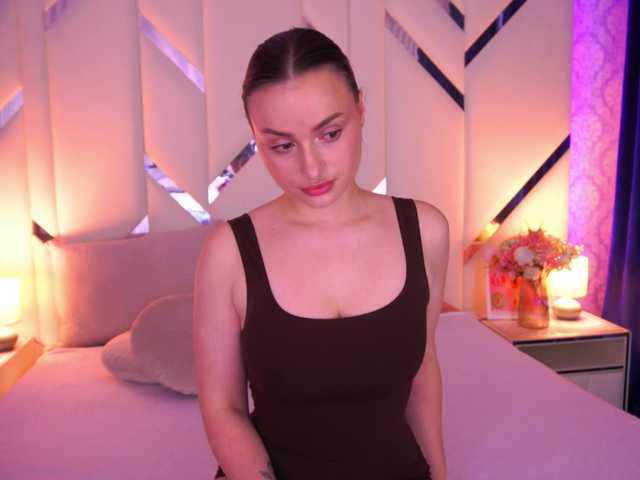 FloraGreys's BongaCams show and profile