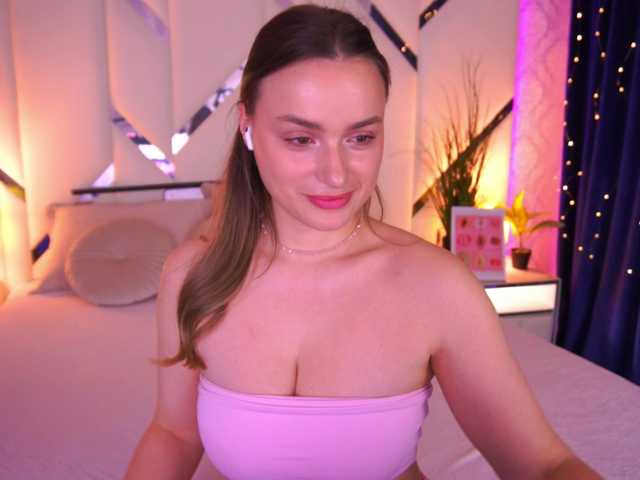 FloraGreys's BongaCams show and profile