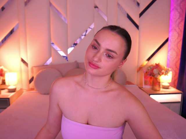 FloraGreys's BongaCams show and profile