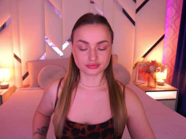 FloraGreys's BongaCams show and profile