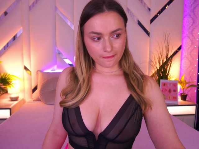 FloraGreys's BongaCams show and profile