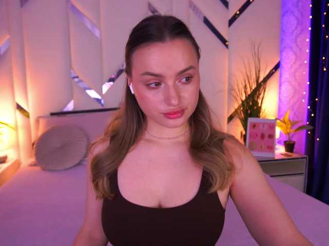 FloraGreys's BongaCams show and profile