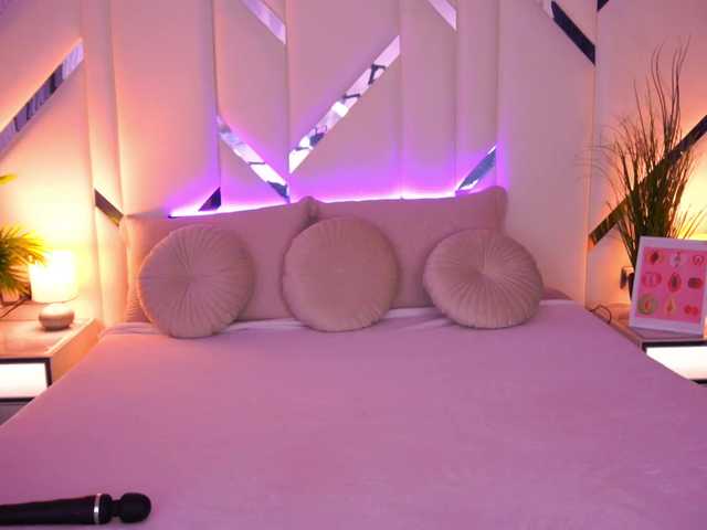 FloraGreys's BongaCams show and profile