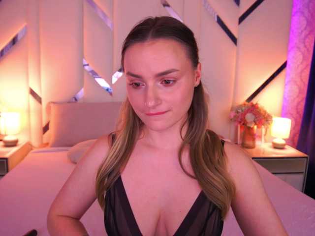 FloraGreys's BongaCams show and profile