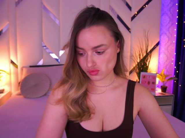 FloraGreys's BongaCams show and profile