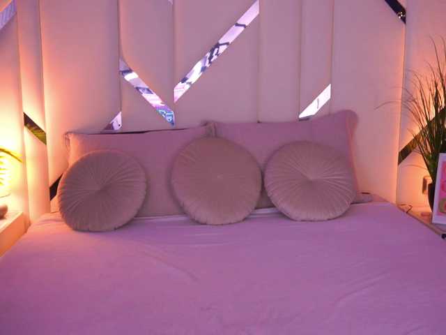 FloraGreys's BongaCams show and profile