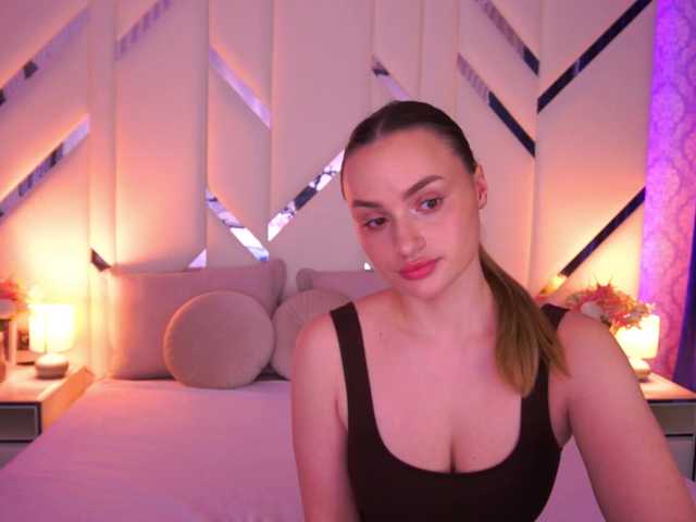FloraGreys's BongaCams show and profile
