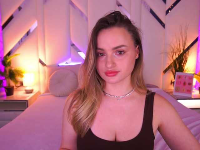 FloraGreys's BongaCams show and profile