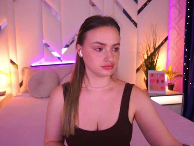 FloraGreys's BongaCams show and profile