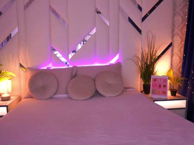 FloraGreys's BongaCams show and profile