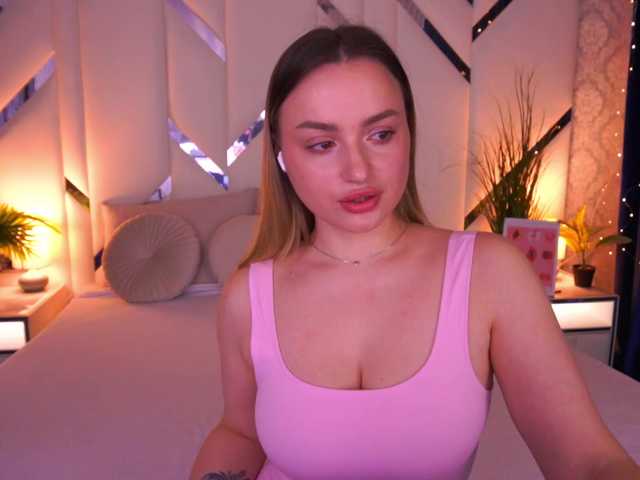 FloraGreys's BongaCams show and profile