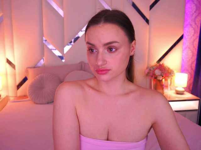 FloraGreys's BongaCams show and profile