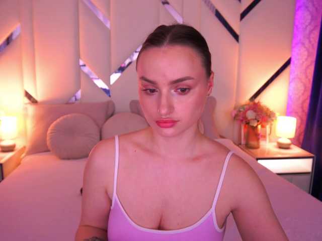 FloraGreys's BongaCams show and profile