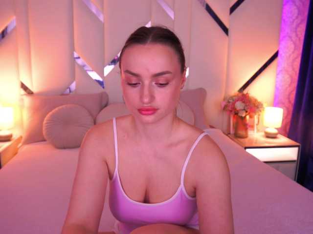 FloraGreys's BongaCams show and profile