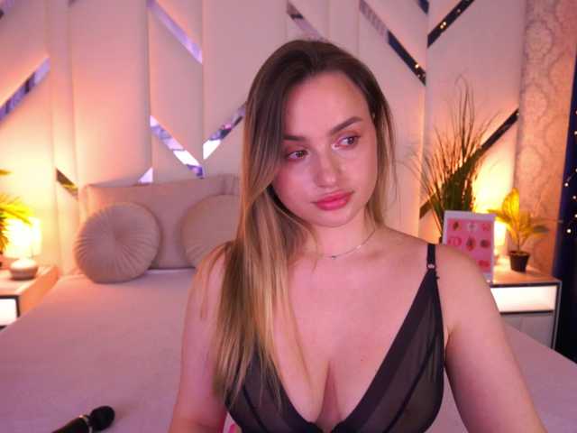 FloraGreys's BongaCams show and profile