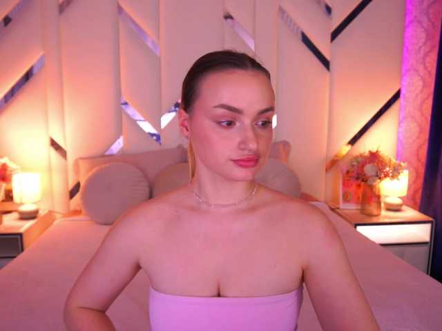FloraGreys's BongaCams show and profile