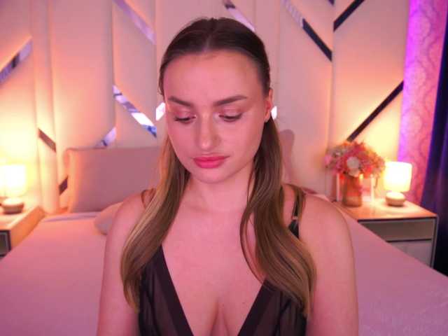 FloraGreys's BongaCams show and profile