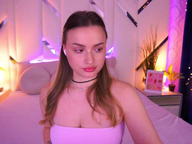 FloraGreys's BongaCams show and profile