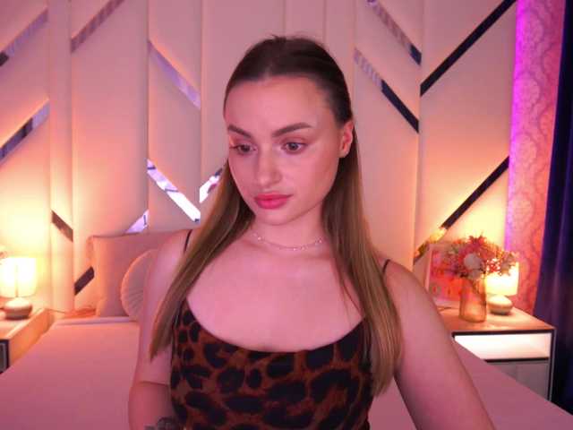 FloraGreys's BongaCams show and profile