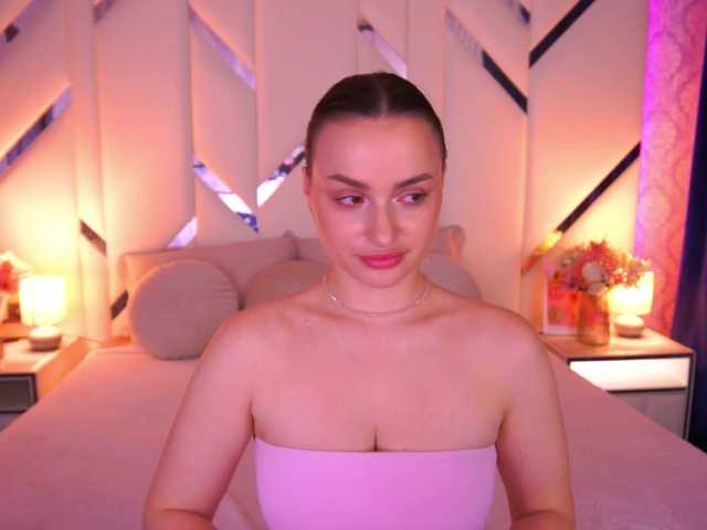 FloraGreys's BongaCams show and profile