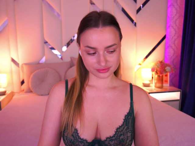 FloraGreys's BongaCams show and profile