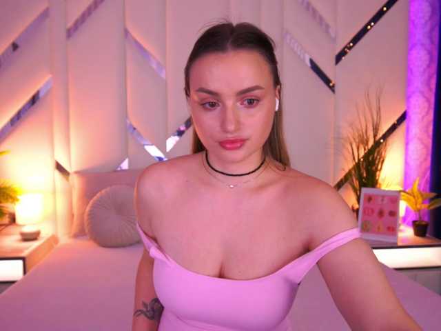 FloraGreys's BongaCams show and profile