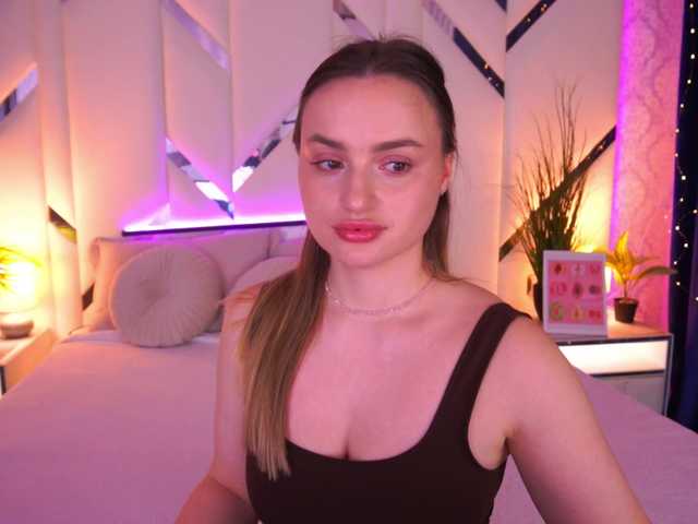 FloraGreys's BongaCams show and profile