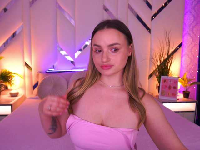 FloraGreys's BongaCams show and profile