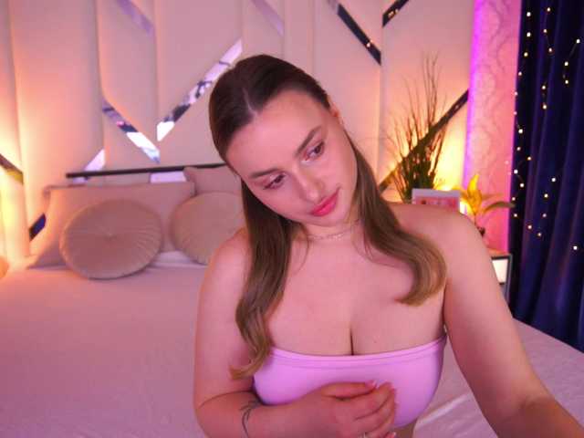 FloraGreys's BongaCams show and profile