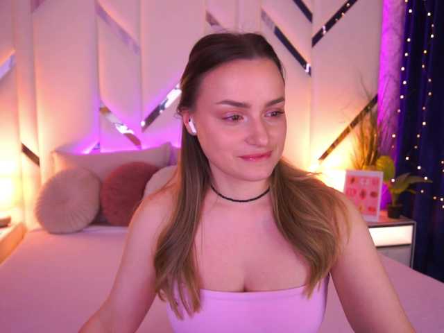 FloraGreys's BongaCams show and profile