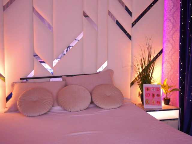 FloraGreys's BongaCams show and profile