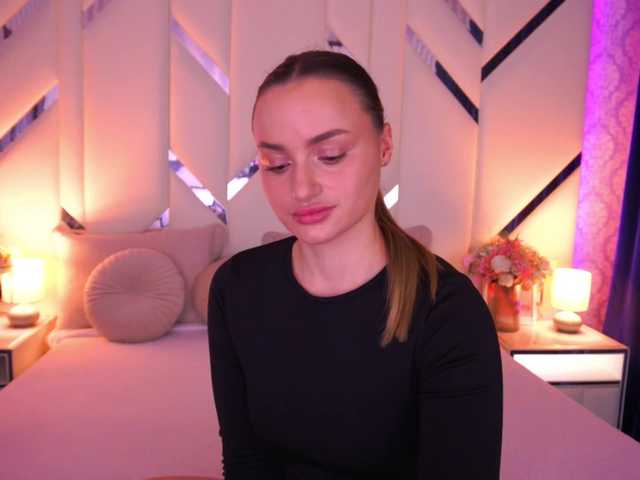 FloraGreys's BongaCams show and profile