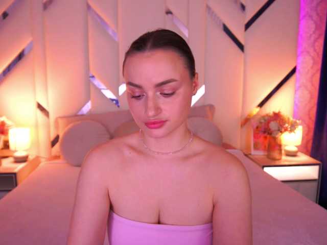 FloraGreys's BongaCams show and profile