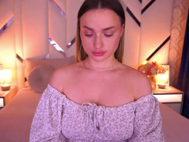 FloraGreys's BongaCams show and profile