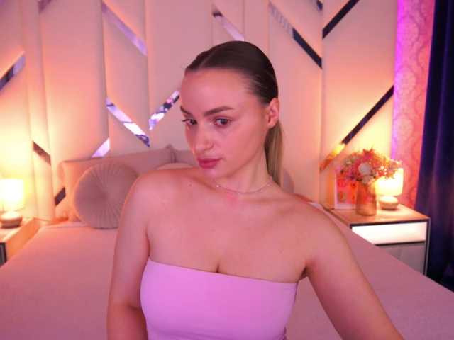 FloraGreys's BongaCams show and profile