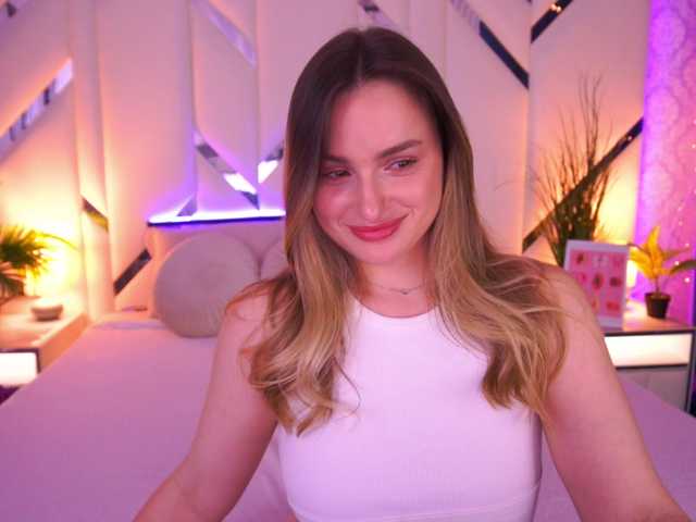 FloraGreys's BongaCams show and profile