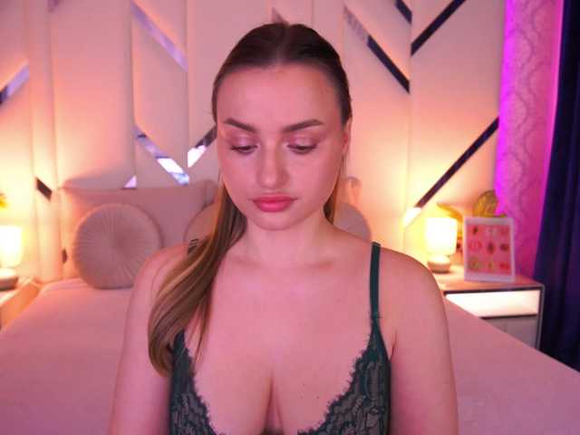 FloraGreys's BongaCams show and profile