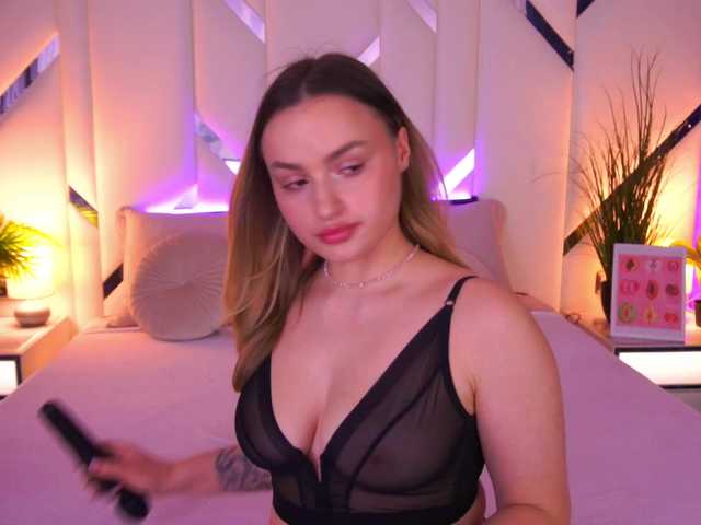 FloraGreys's BongaCams show and profile