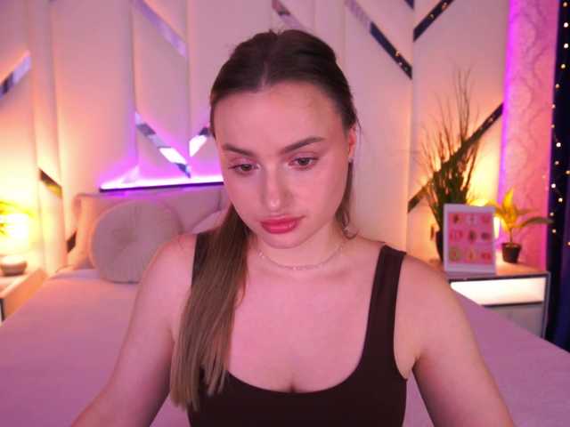 FloraGreys's BongaCams show and profile