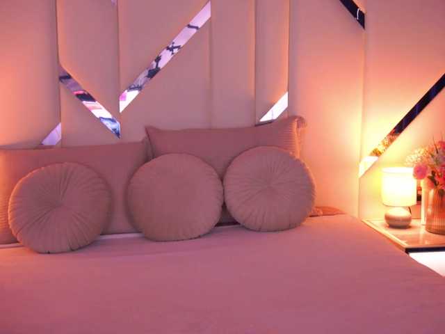 FloraGreys's BongaCams show and profile