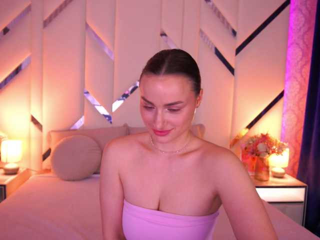 FloraGreys's BongaCams show and profile