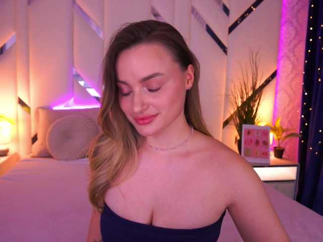 FloraGreys's BongaCams show and profile
