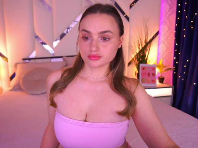 FloraGreys's BongaCams show and profile
