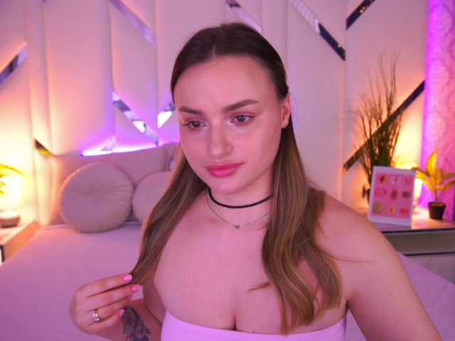 FloraGreys's BongaCams show and profile