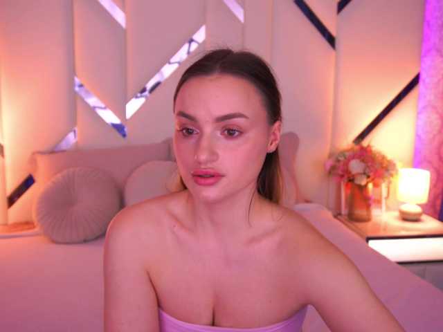 FloraGreys's BongaCams show and profile