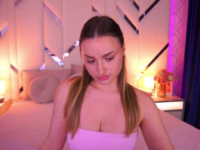 FloraGreys's BongaCams show and profile