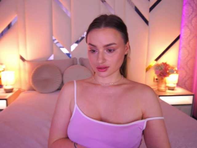 FloraGreys's BongaCams show and profile